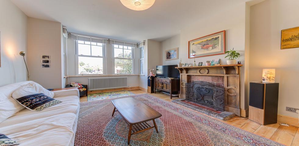 			4 Bedroom, 1 bath, 1 reception Terraced House			 Totteridge Lane, TOTTERIDGE & WHETSTONE